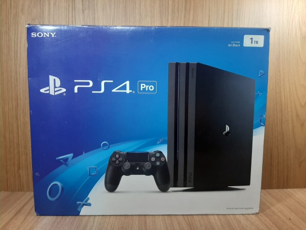 PlayStation 4 Pro (1TB Jet Black), a versão mais potente da linha